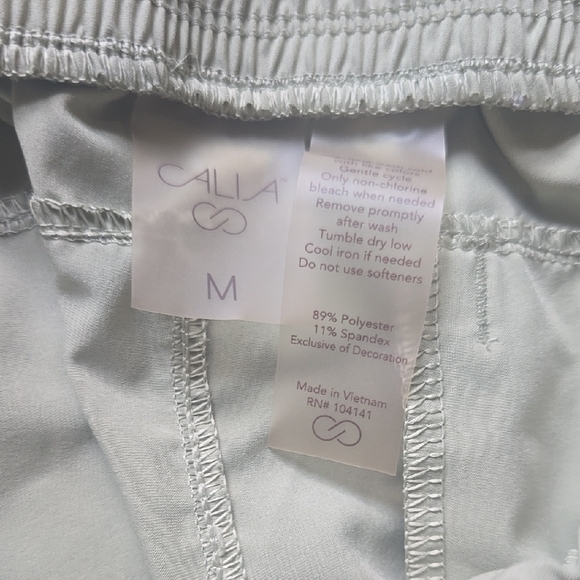 Womens CALIA by CARRIE UNDERWOOD Olive Green Shorts SIZE MED - Picture 2 of 5